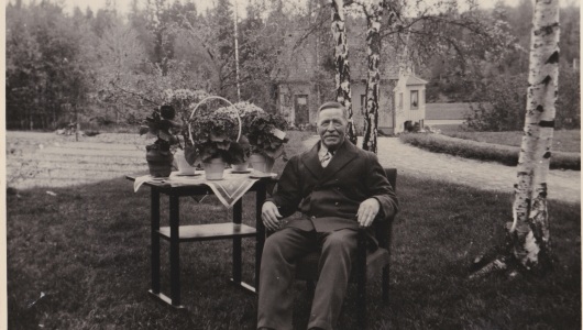 Fabrikör Albert Andersson Hallaströmmen. Firar sin 80 årsdag i Eriksbo 1943-05-19